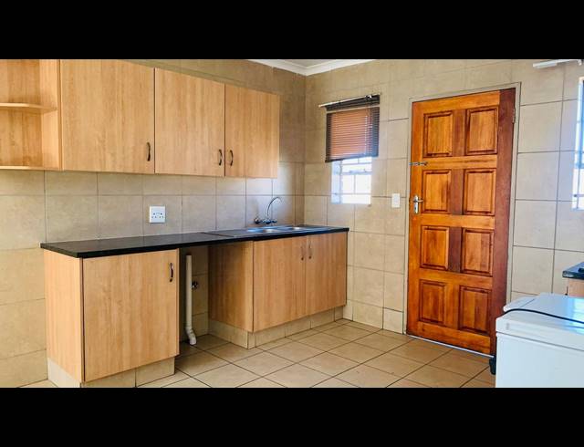 3 BEDROOM HOUSE FOR SALE IN THATCH HILL ESTATE